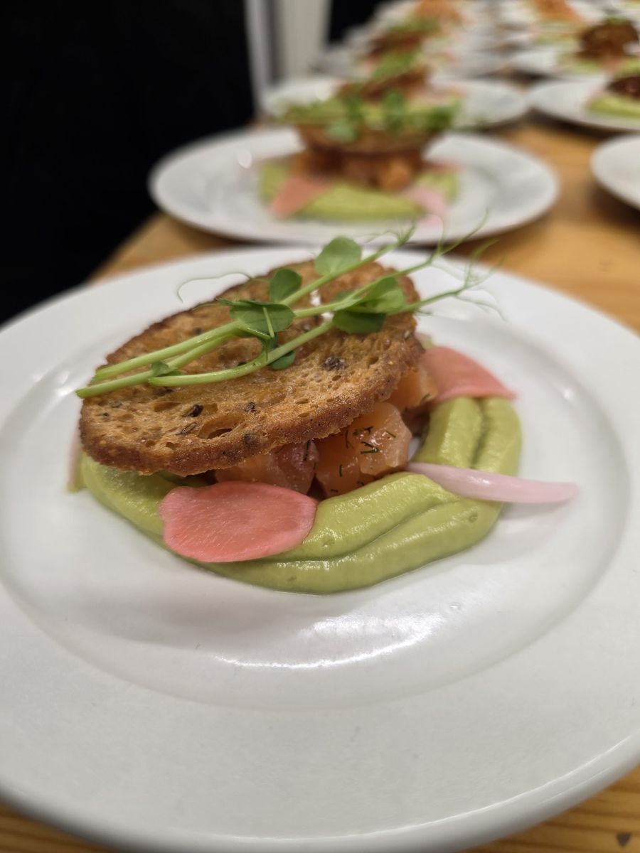 Saumon gravlax, crème d'avocat