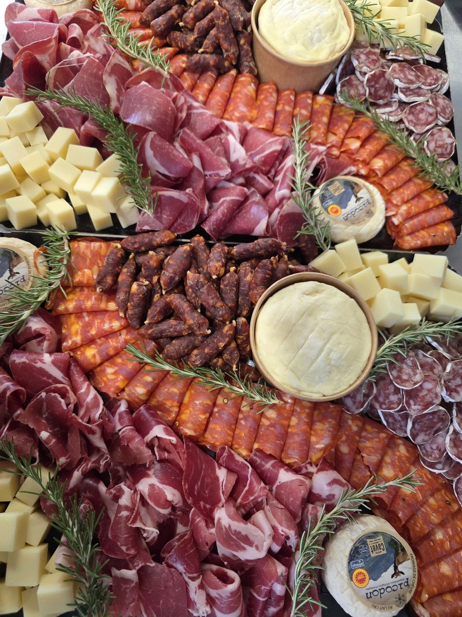 Plateaux charcuterie & Picodon